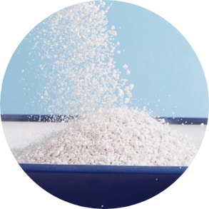 Kattenbakvulling in een kattenbak 